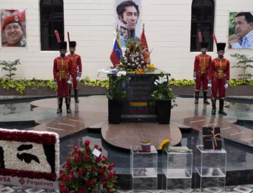 Cuartel con la tumba de Hugo Chávez, se convierte en centro de registro de milicianos en Venezuela