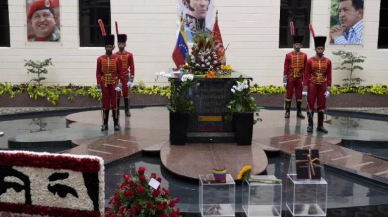 Cuartel con la tumba de Hugo Chávez, se convierte en centro de registro de milicianos en Venezuela