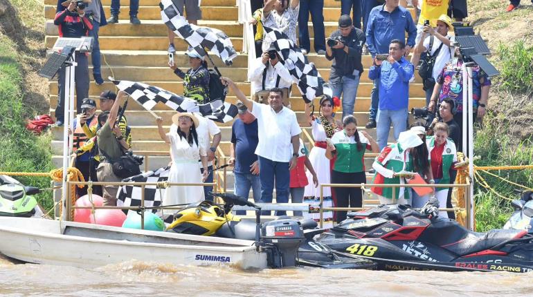 Carrera Motonáutica "50 leguas del Grijalva" termina con éxito en el malecón de Villahermosa