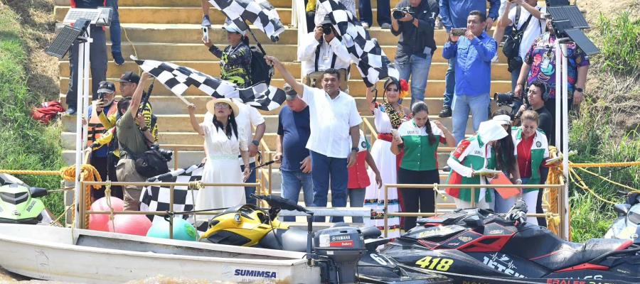 Carrera Motonáutica "50 leguas del Grijalva" termina con éxito en el malecón de Villahermosa