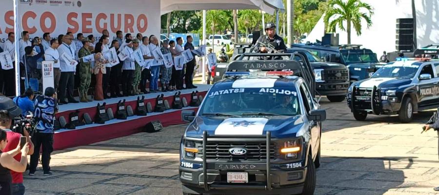 Entregan autoridades estatales y de Centro 100 patrullas y equipo policial