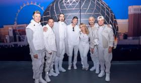 ¡En modo fan! Marco Antonio Solís y su esposa presumen foto con los Backstreet Boys