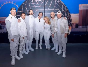 ¡En modo fan! Marco Antonio Solís y su esposa presumen foto con los Backstreet Boys