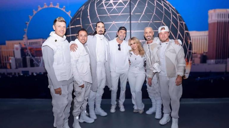 ¡En modo fan! Marco Antonio Solís y su esposa presumen foto con los Backstreet Boys