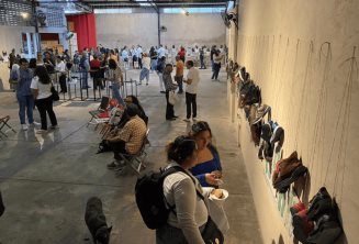 Inauguran "Huellas de la Memoria" con pares de zapatos de personas desaparecidas en Jalisco