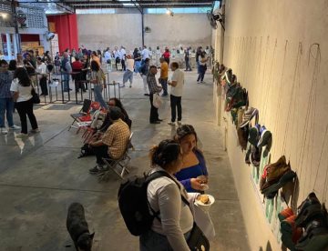 Inauguran “Huellas de la Memoria” con pares de zapatos de personas desaparecidas en Jalisco