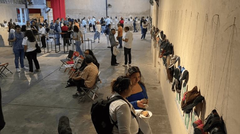 Inauguran "Huellas de la Memoria" con pares de zapatos de personas desaparecidas en Jalisco