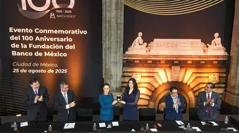Llama Sheinbaum facilitar el acceso a créditos, al celebrar el centenario del Banco de México
