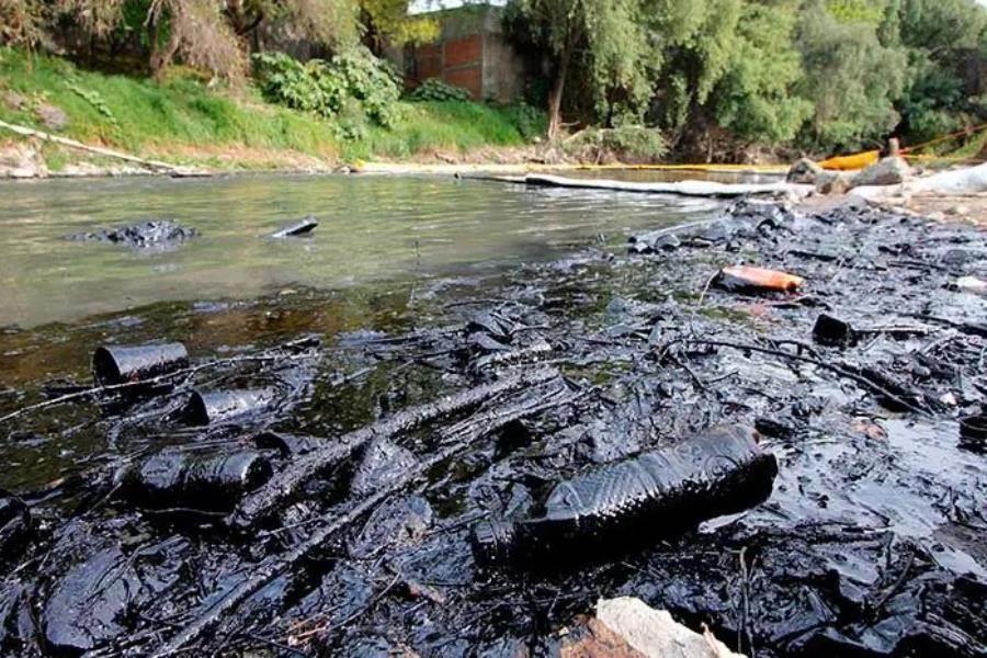 Reportan derrame de crudo en oleoducto en Puebla