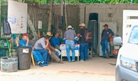 Trabajadores de Centro suspenden labores por presunto despido injustificado