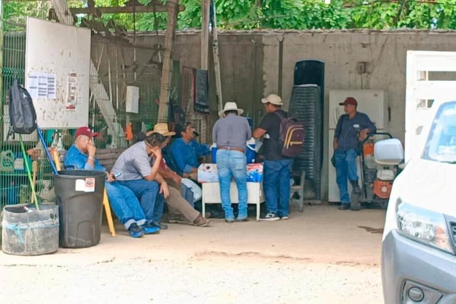 Trabajadores de Centro suspenden labores por presunto despido injustificado Trabajadores de Centro suspenden labores por presunto despido injustificado