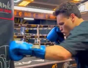 Julio César Jr. reaparece entrenando box tras recibir libertad condicional