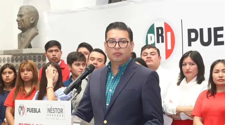 Senador Néstor Camarillo renuncia al PRI y reduce la bancada a 13 legisladores