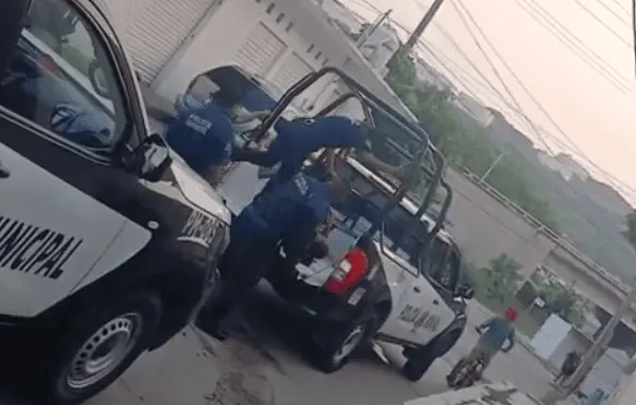 Graban en Oaxaca caso de abuso policial contra una mujer
