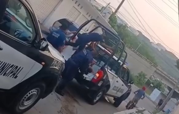 Graban en Oaxaca caso de abuso policial contra una mujer Graban en Oaxaca caso de abuso policial contra una mujer