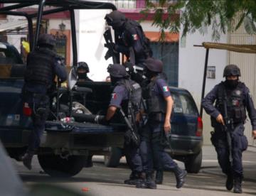Libera FGE Chiapas a 46 de los 48 policías municipales detenidos por privación ilegal de la libertad