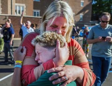 Tiroteo en EE.UU. deja 2 menores muertos y 17 heridos, 14 son niños