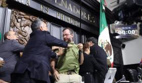 Morena condena agresión del líder nacional del PRI contra Noroña y trabajador del Senado