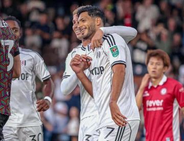 Raúl Jiménez marca su primer gol de la temporada en victoria del Fulham en la Carabao Cup