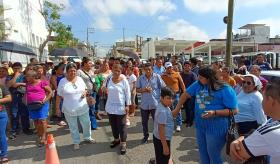 Protestan en CFE y colonos de Casa Blanca consiguen mesa de atención para regularizar el servicio en la zona