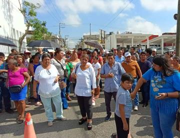 Protestan en CFE y colonos de Casa Blanca consiguen mesa de atención para regularizar el servicio en la zona