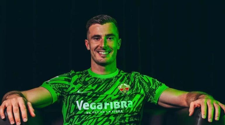 Iñaki Peña renueva con el Barcelona, pero sale cedido al Elche