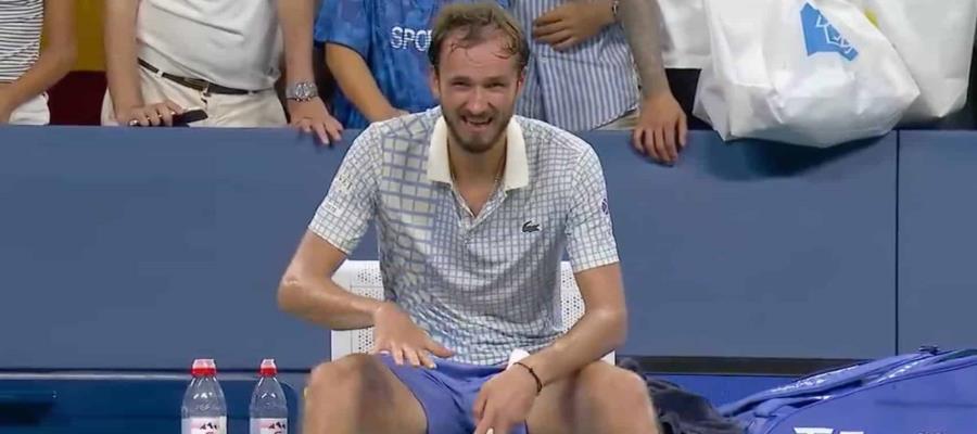 Medvedev protagonizó momento de frustración tras caer eliminado en primera ronda del US Open Medvedev protagonizó momento de frustración tras caer eliminado en primera ronda del US Open