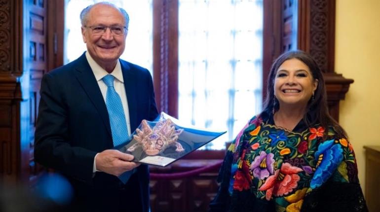 Clara Brugada entrega llaves de la CDMX al vicepresidente de Brasil