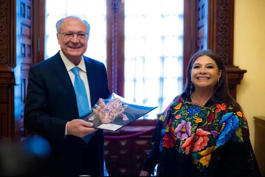 Clara Brugada entrega llaves de la CDMX al vicepresidente de Brasil Clara Brugada entrega llaves de la CDMX al vicepresidente de Brasil