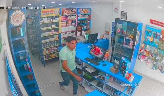 Con rostro descubierto y sin arma, sujeto asalta farmacia en Casa Blanca