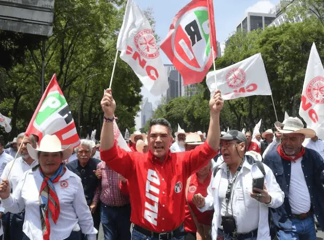 Militantes priistas se manifiestan en apoyo a &acute;Alito&acute; Moreno tras trifulca con Noro&ntilde;a