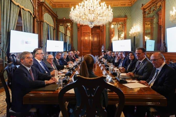 Recibe Sheinbaum delegación brasileña; se "celebraron reuniones productivas" para ambas naciones, comparte en redes Recibe Sheinbaum delegación brasileña; se "celebraron reuniones productivas" para ambas naciones, comparte en redes