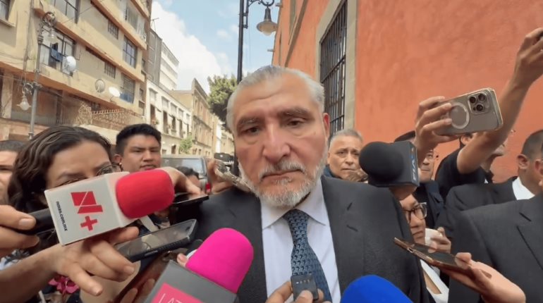 Propone Adán Augusto llevar a Alejandro Moreno a clínica de rehabilitación