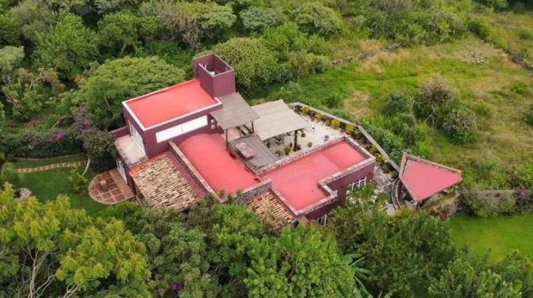 Comuneros protestan en casa de Noroña en Tepoztlán; la ocupa indebidamente acusan