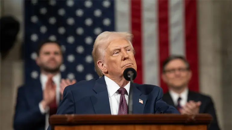 Corte de EE. UU. declara inconstitucionales aranceles de Trump, pero los deja vigentes