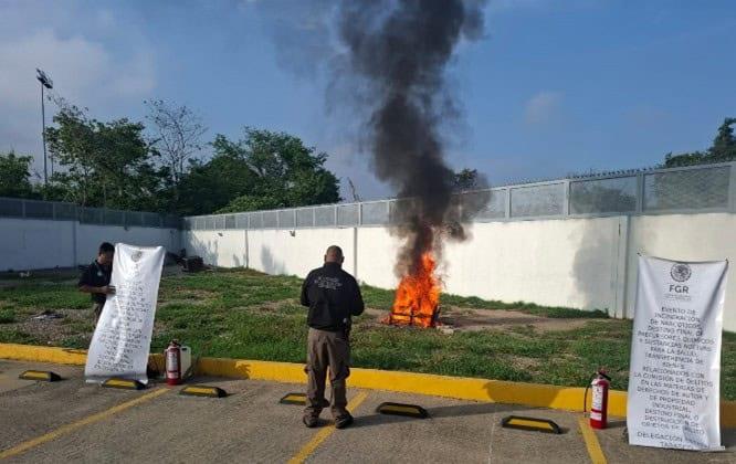 FGR incinera drogas y destruye radios de comunicaciones, chalecos y cascos tácticos en Tabasco FGR incinera drogas y destruye radios de comunicaciones, chalecos y cascos tácticos en Tabasco