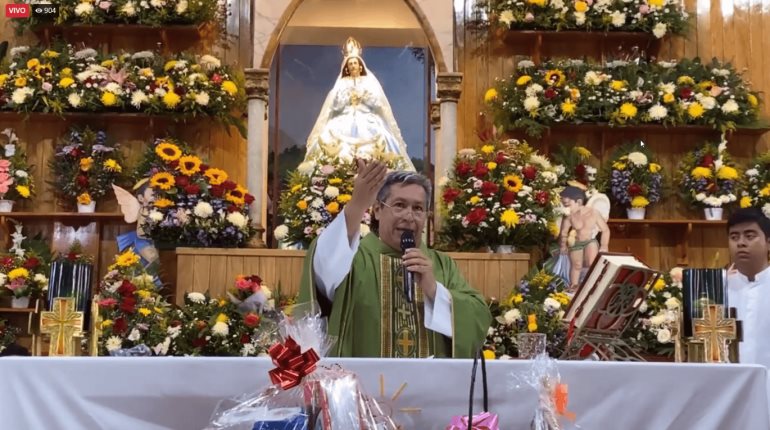 Parroquia de Cupilco bendice mochilas y pide a Dios guiar y cuidar a estudiantes