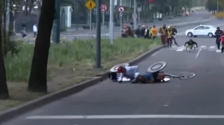 Bache provoca accidente con par de competidores de silla de rueda durante el Maratón de la CDMX