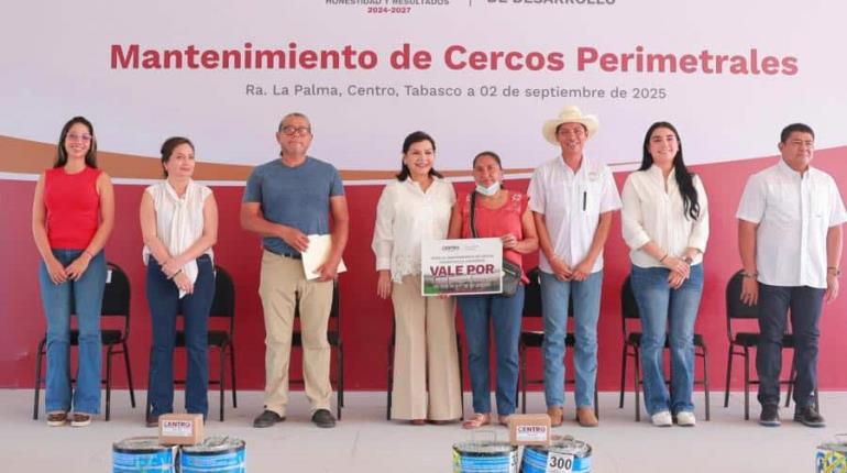 Entrega Osuna paquetes de cercos perimetrales