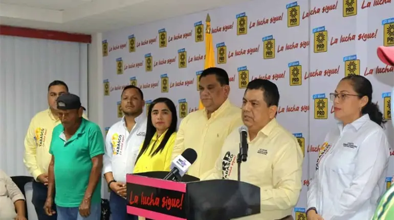 Que diga cuál fue su responsabilidad en el descarrilamiento del Tren Maya: PRD Tabasco a May