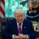 Trump halaga a Sheinbaum pero insiste en que México está dirigido por los cárteles
