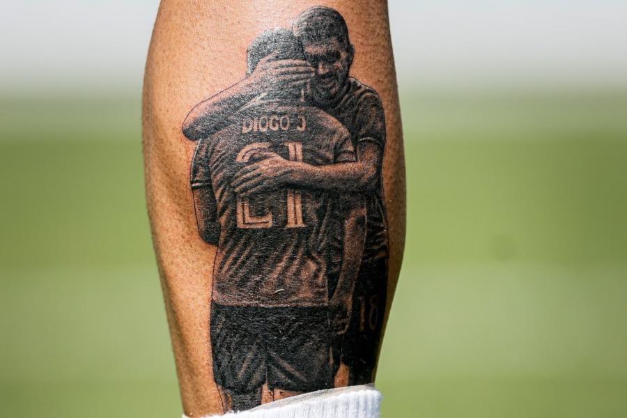 Rúben Neves se realiza tatuaje en honor a su mejor amigo, Digo Jota Rúben Neves se realiza tatuaje en honor a su mejor amigo, Digo Jota