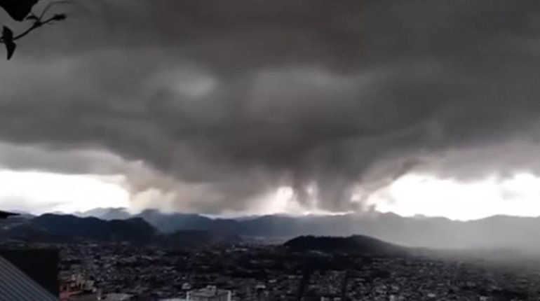Tornados azotan San Cristóbal de las Casas, Chiapas; derriban árboles y estructuras