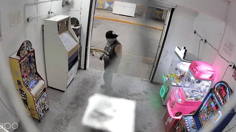 Roban máquina tragamonedas en Centro