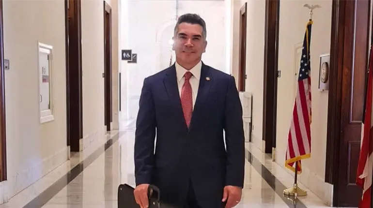 "México no se convertirá en una narcodictadura comunista", advierte Alejandro Moreno desde Washington