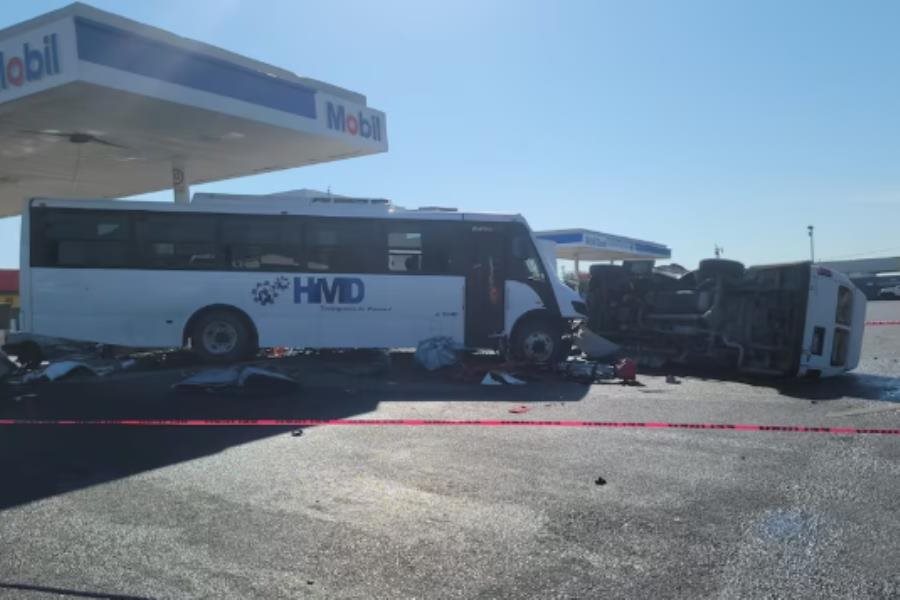 Camión de transporte embiste 3 vehículos en gasolinera de Nuevo León; reportan seis heridos Camión de transporte embiste 3 vehículos en gasolinera de Nuevo León; reportan seis heridos