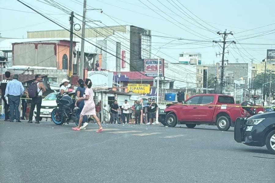 Fallece motociclista tras choque con camioneta de la FGE en la colonia Primero de Mayo Fallece motociclista tras choque con camioneta de la FGE en la colonia Primero de Mayo