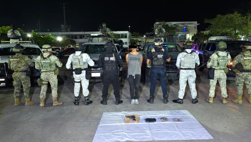 Detienen a dos presuntos secuestradores con armas y drogas en Centro y Teapa Detienen a dos presuntos secuestradores con armas y drogas en Centro y Teapa