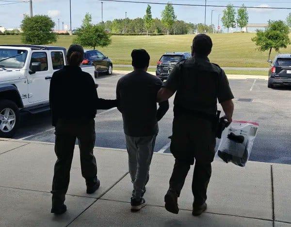 El Pentágono aprueba uso de base naval en Chicago como centro de operaciones de redadas migratorias