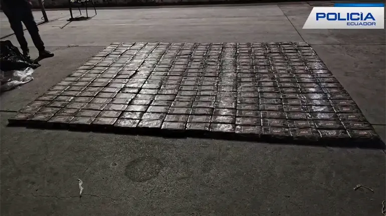 Incautan 300 bloques de cocaína en Ecuador que serían enviados a México